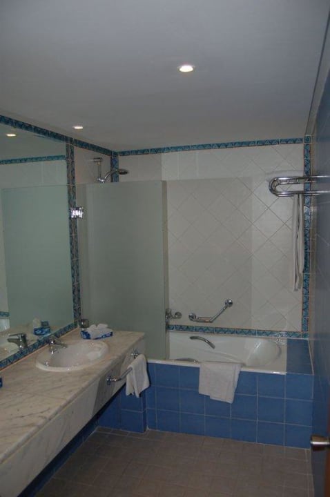 Badezimmer (rechte Seite) TUI MAGIC LIFE Africana