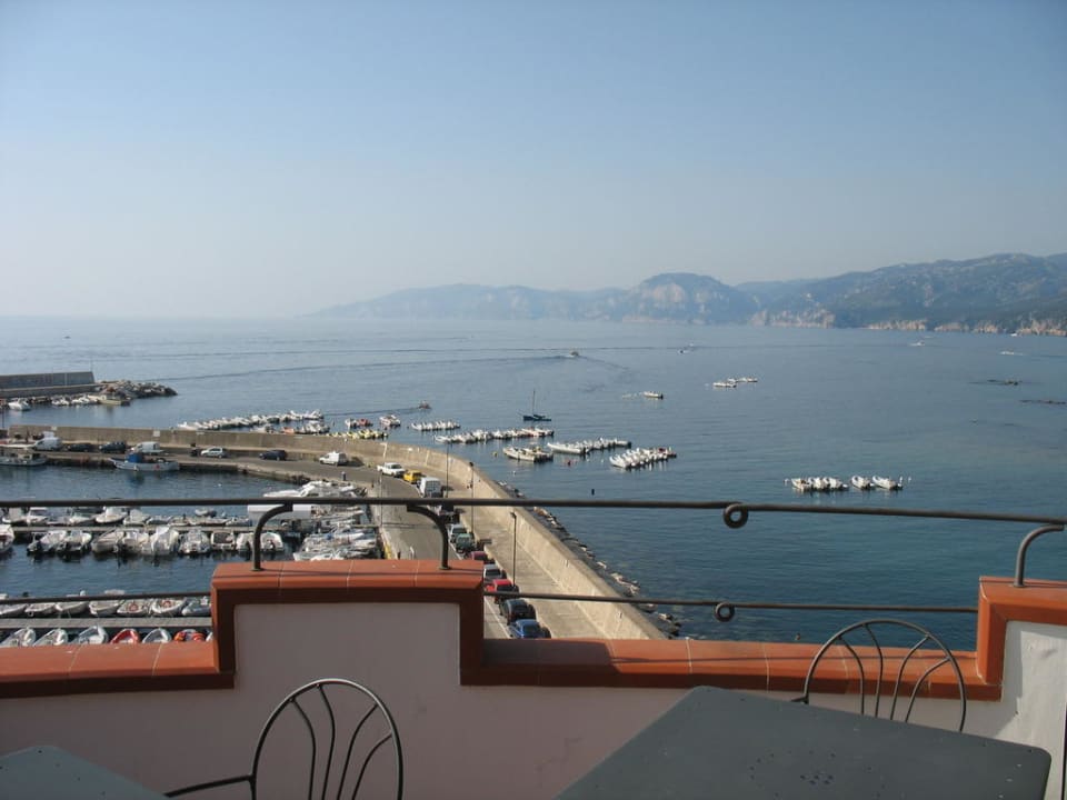 Aussicht von der Frühstücksterrasse Hotel Bue Marino