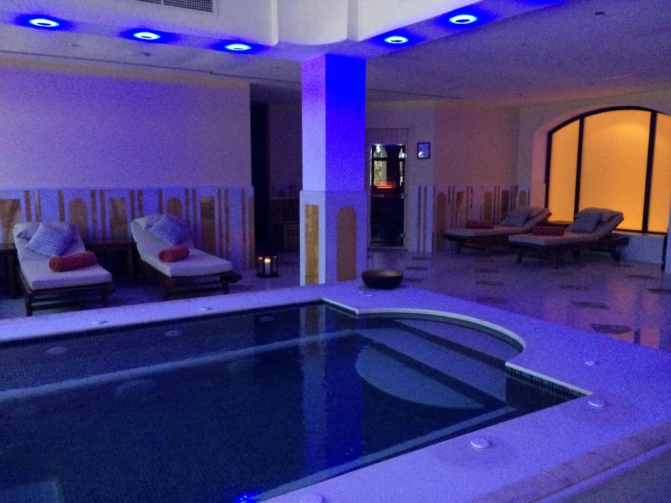 Pool The Cove Rotana Resort