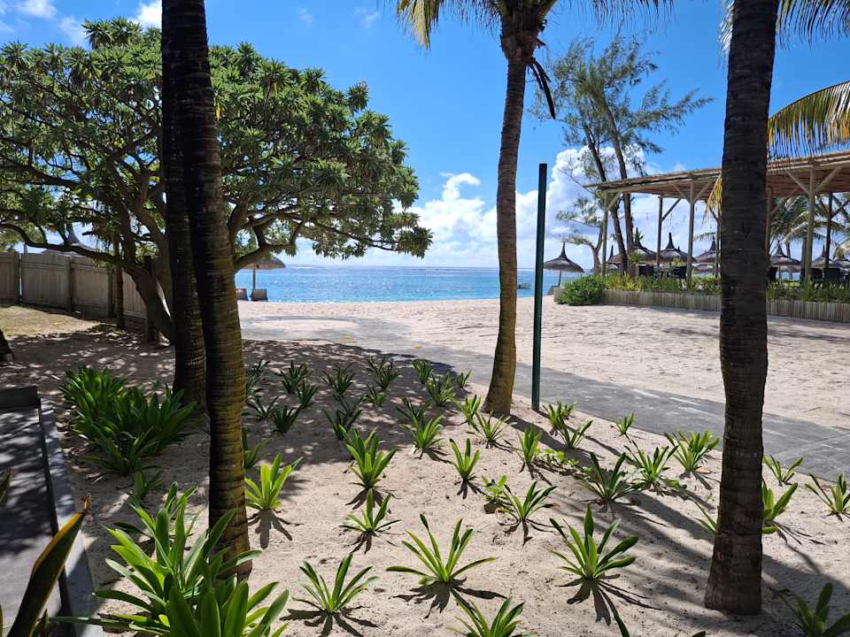 Strand Crystals Beach Resort Belle Mare, a member of Radisson Individuals