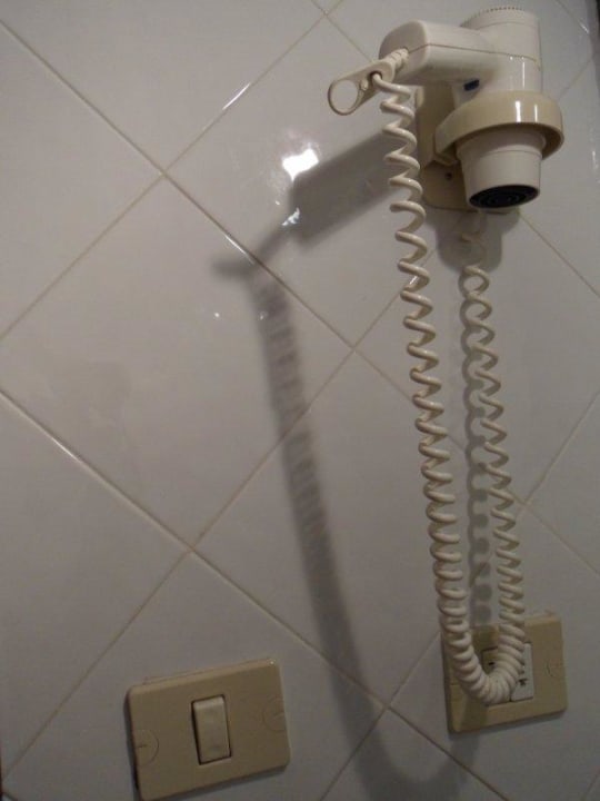 Alte verschlissene verbrauchte Armaturen H10 Tenerife Playa