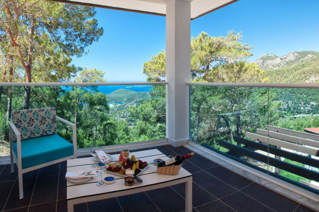 Balcony Garcia Resort & Spa