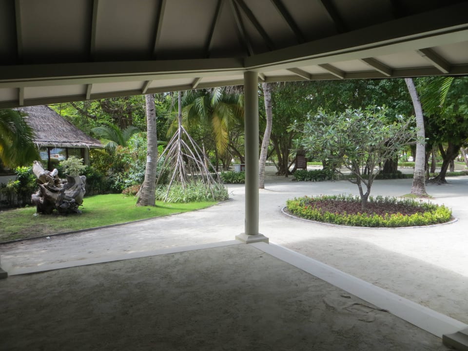 Blick von der Rezeption auf das Gelände Adaaran Select Hudhuran Fushi - Premium All Inclusive