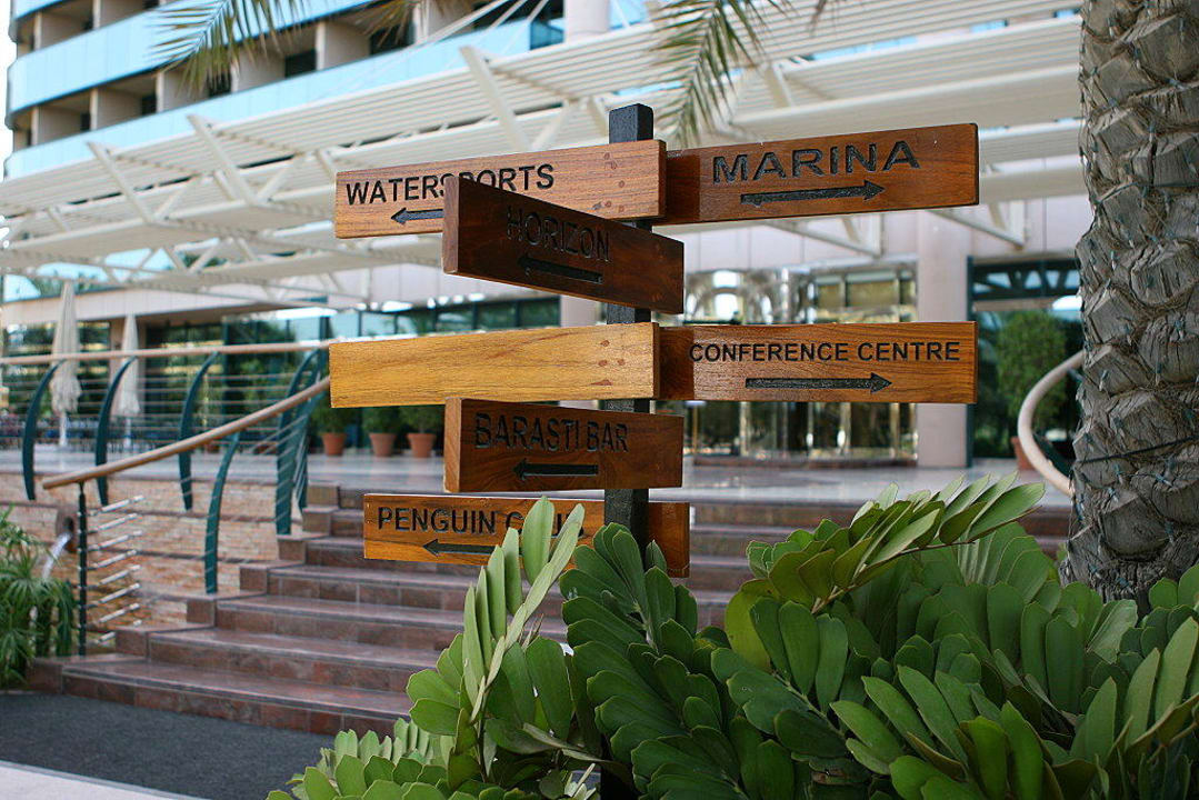 Wegweiser Le Meridien Mina Seyahi Beach Resort & Waterpark