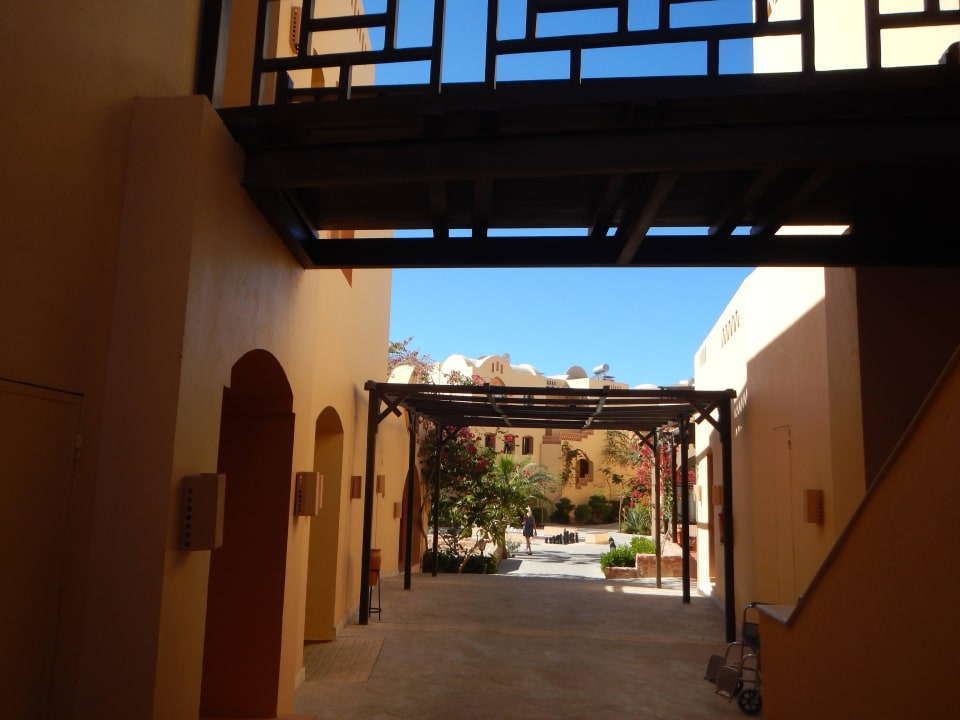 Wege durch Hotelanlage Steigenberger Coraya Beach - Adults only