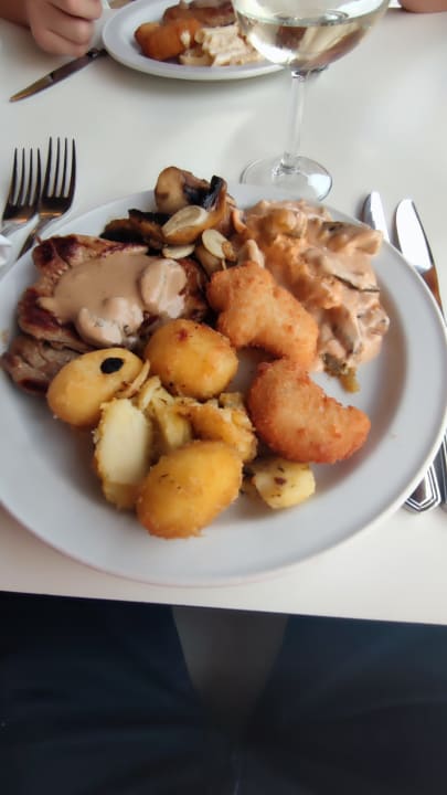 Gastro R2 BUGANVILLA Hotel & Spa