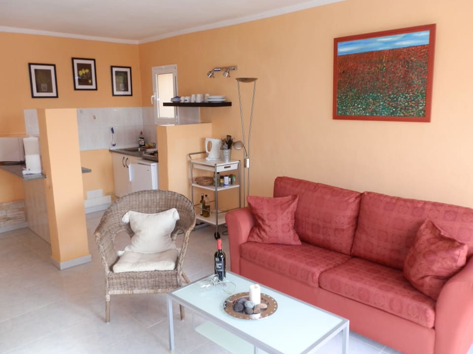 Wohnraum mit Küchenzeile in der Ferienwohnung B Finca Arico