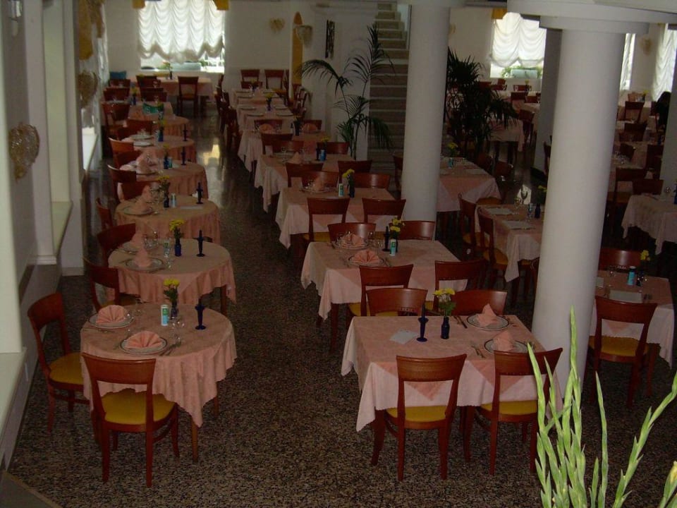 Grosser Speisesaal Hotel Elpiro