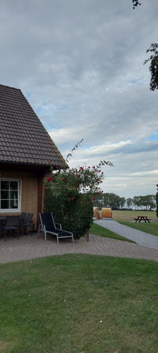 Gartenanlage Ferienbauernhof Liesenberg mit Meerblick