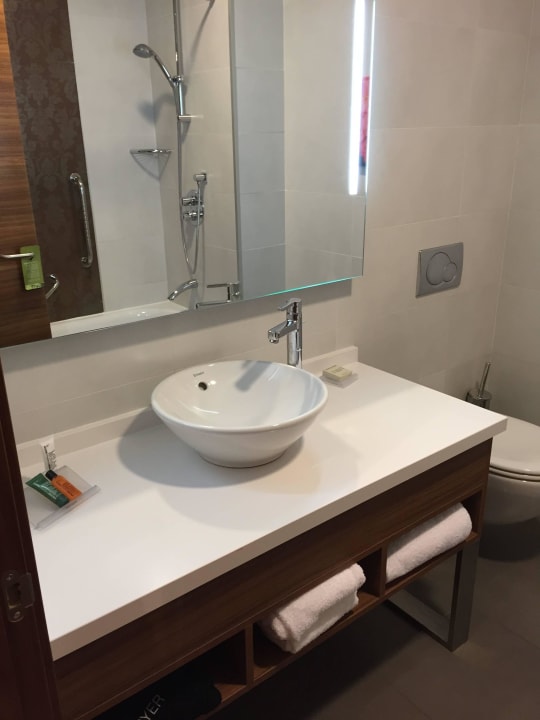Badezimmer Hilton Garden Inn Sevilla