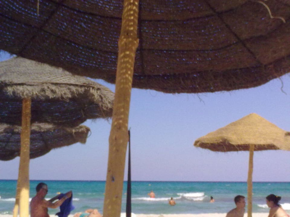 Sonnenschirme und Meer Hotel El Mouradi Cap Mahdia