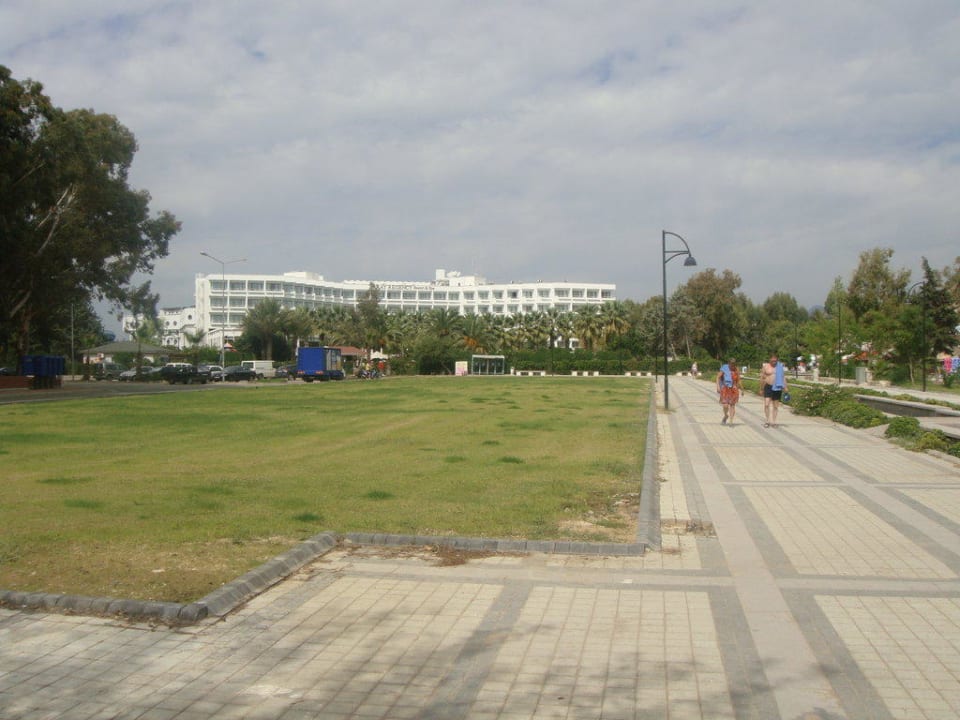 Vom Strand zum Hotel Asteria Collection Side