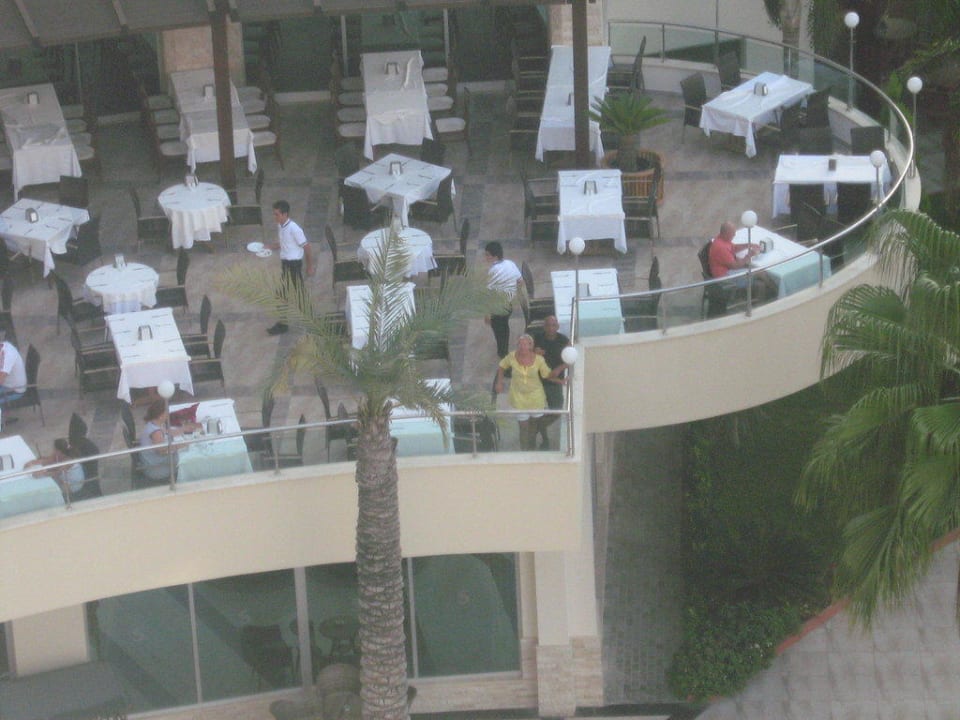 Blick auf Garten/Restaurant Saphir Resort & Spa