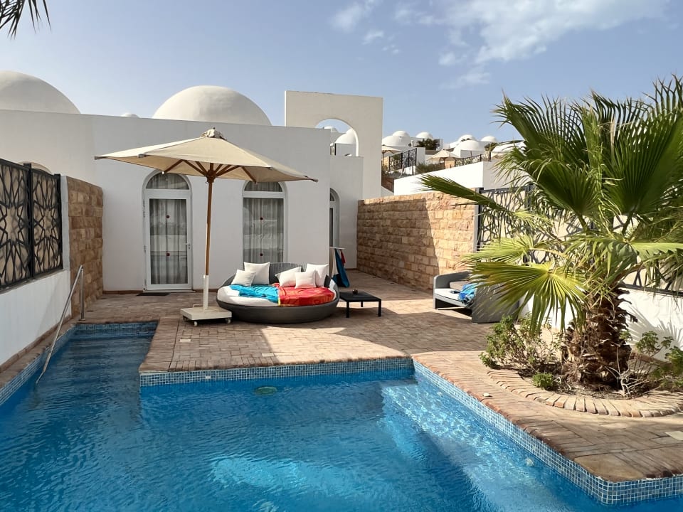 Pool Fort Arabesque Resort, Spa & Villas