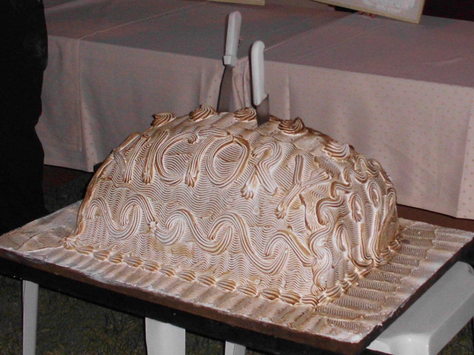 Rieseneisbombe  Hotel Victory Resort