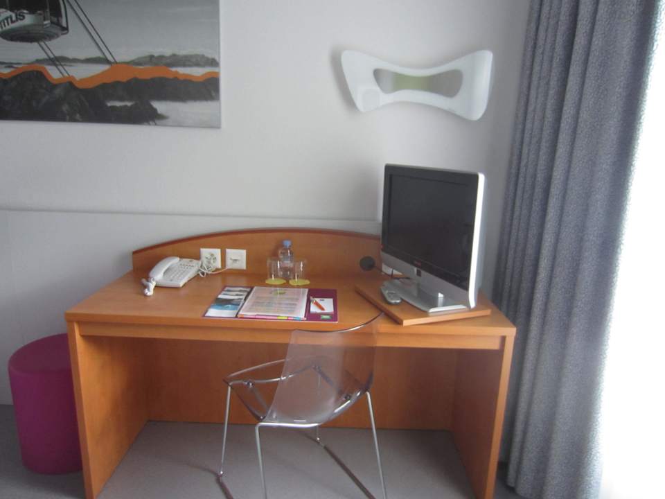 Schreibtisch Hotel ibis Styles Luzern City
