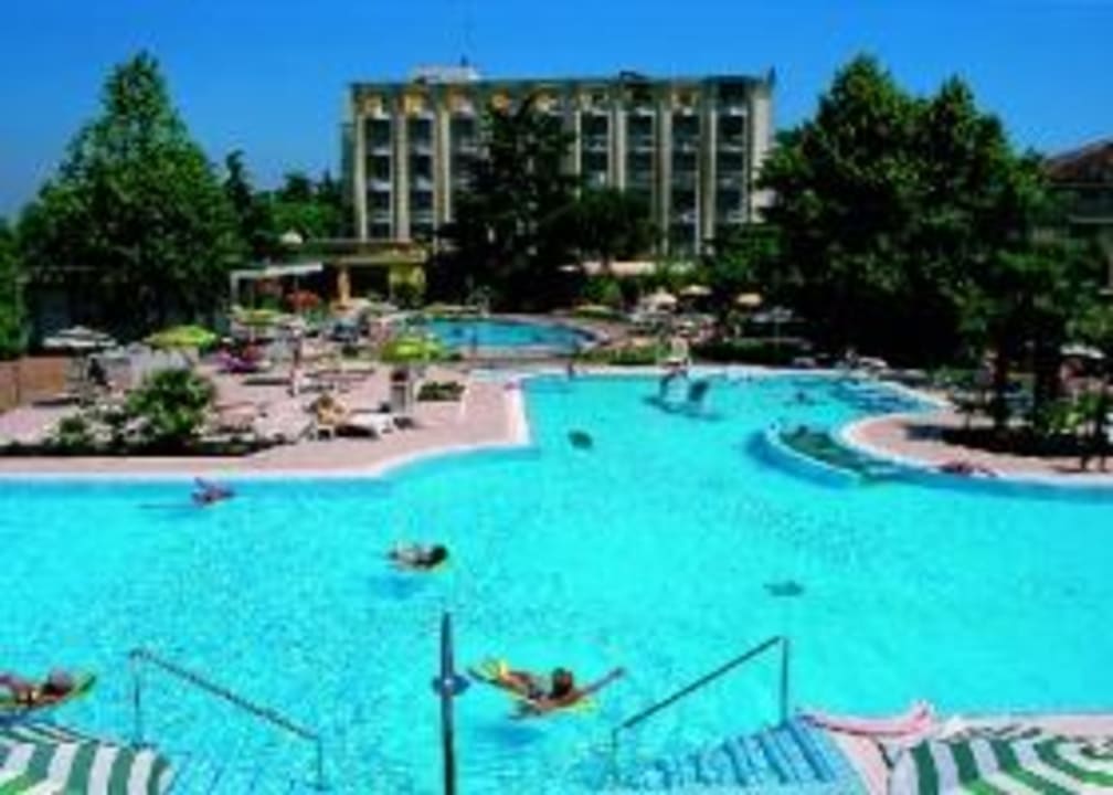 Piscina esterna Hotel Harry's Garden