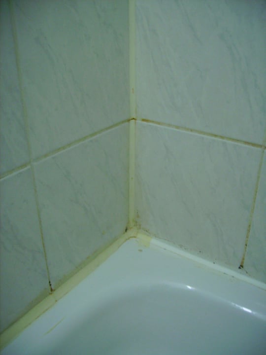 Unrenovierte Dusche im Doppelzimmer Gasthaus Zum Engel