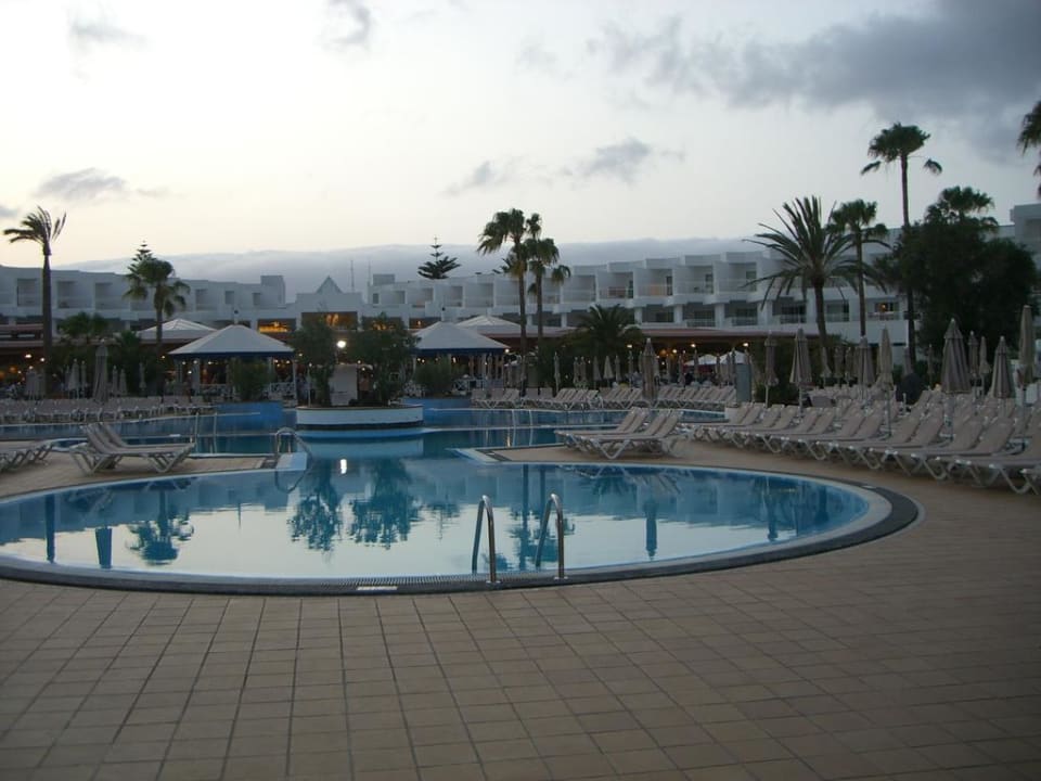 Blick auf die Poolanlage Paraiso Teil Hotel Riu Paraiso Lanzarote