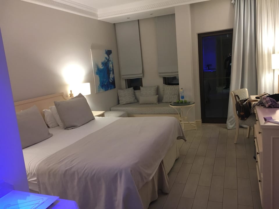 Zimmer Aphrodite Hills Hotel