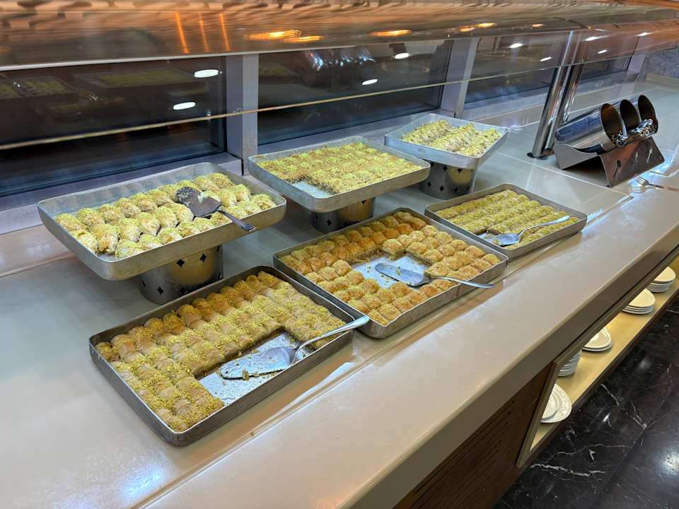 Gastro Saturn Palace Resort Hotel