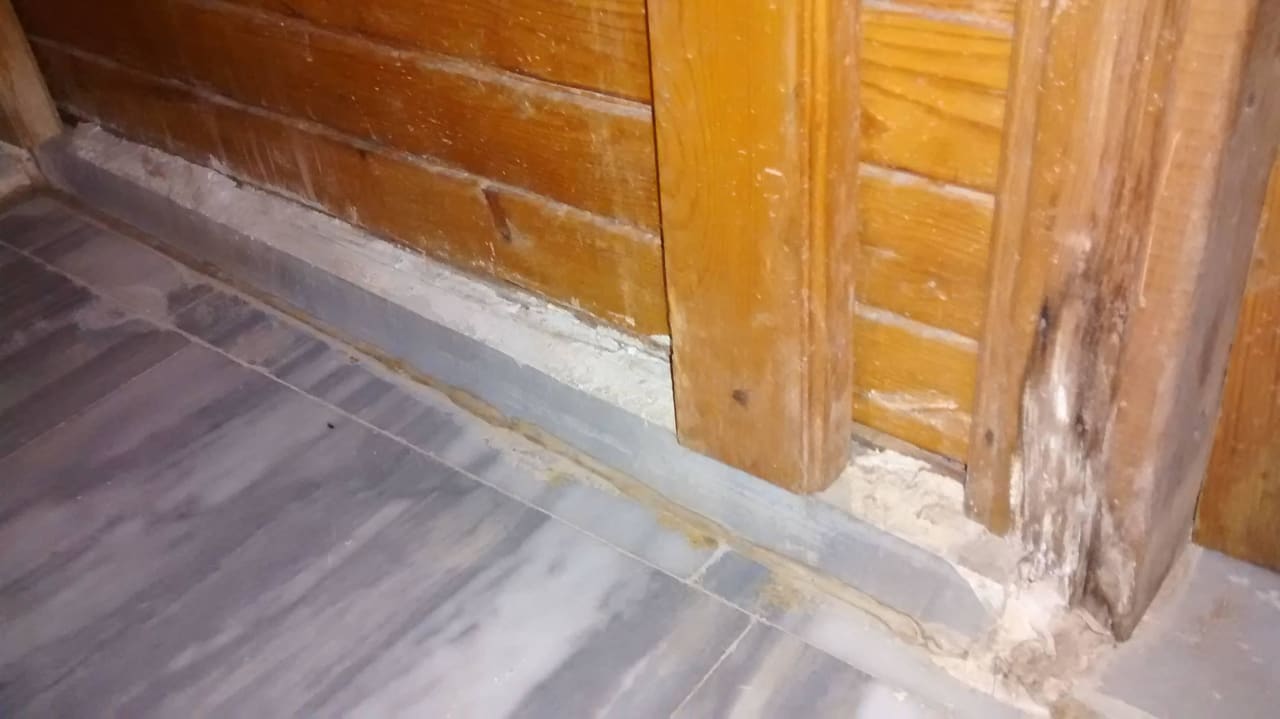 Badtür von außen Hotel Andiz Beach