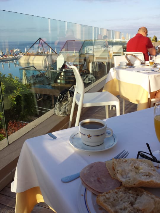 Frühstück  Iberostar Waves Bouganville Playa