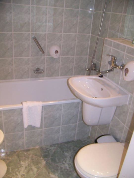 Bad im Doppelzimmer Hotel Gromada Piła