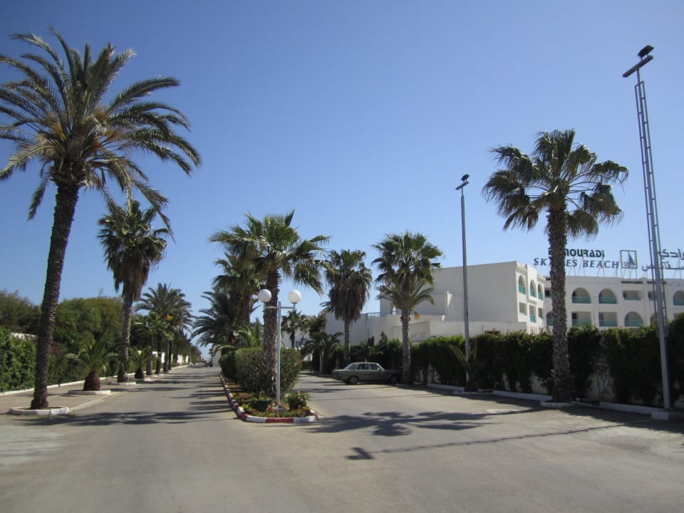 Hoteleinfahrt Hotel El Mouradi Skanes Beach