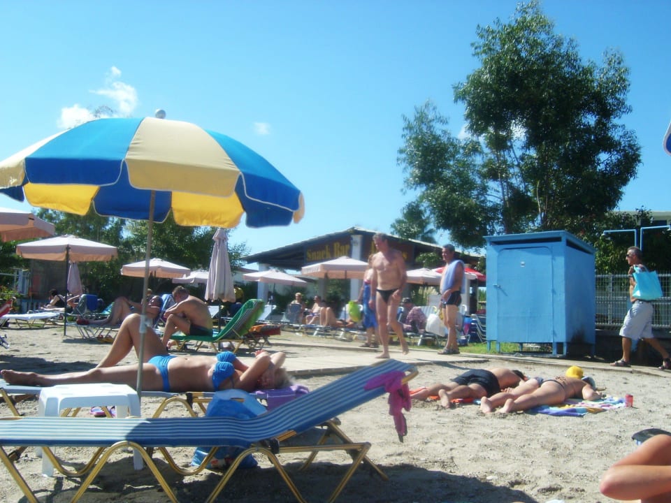 Die Standbar vom Strand aus Hotel Albatros