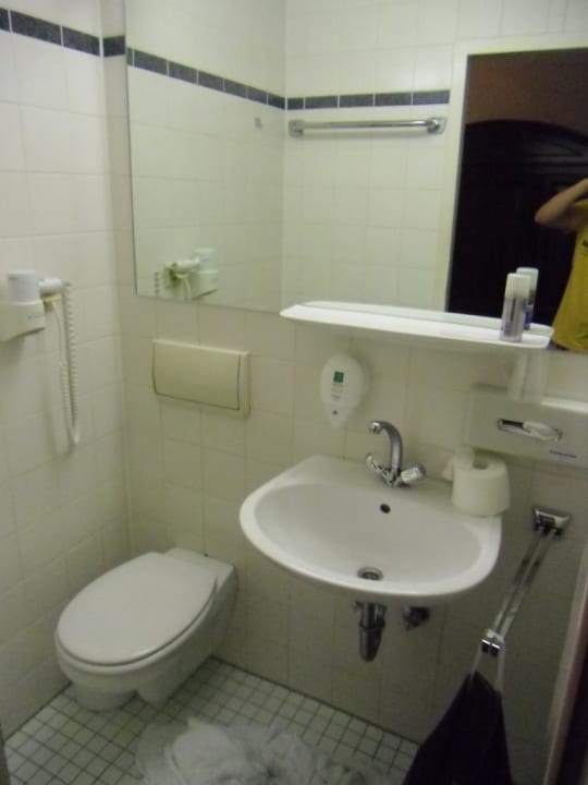 Bad ist sehr sauber acom Hotel Berlin Kurfürstendamm