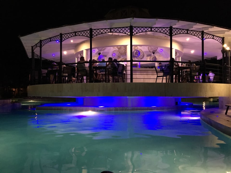 Poolbar Villas Bavaro Resort & Spa