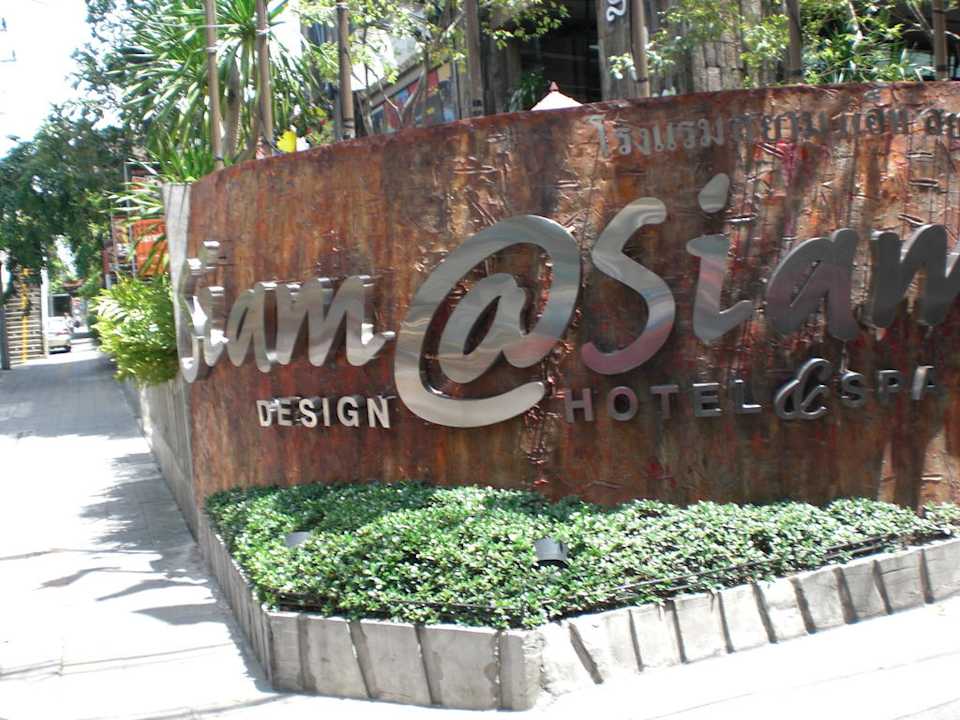 Außenansicht vorm Eingang Siam@Siam Design Hotel Bangkok
