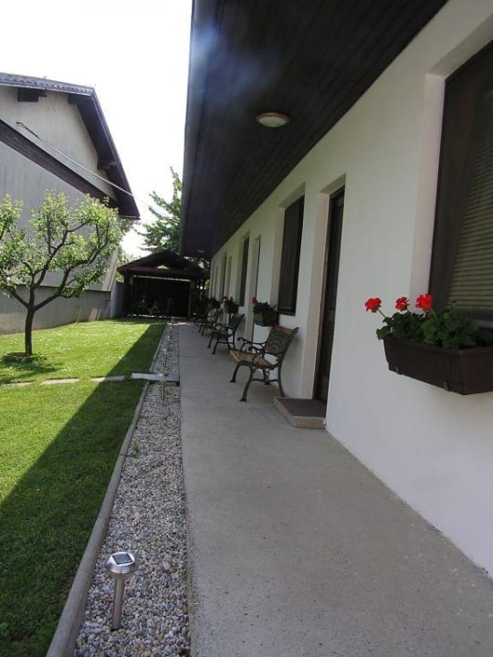 Eingang Weingut und Gästehaus Markus Tschida