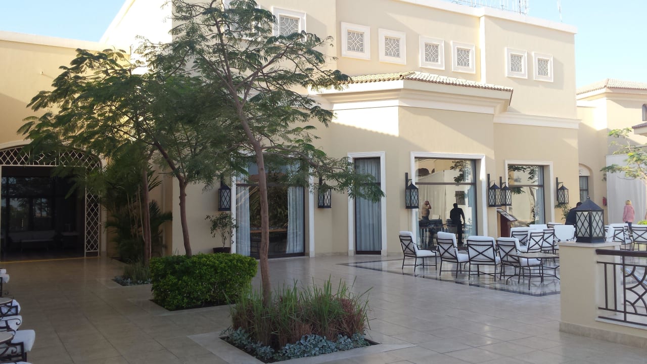 Widok z lobby JAZ Aquamarine Resort