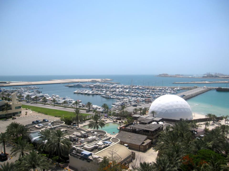 Ausblick aus dem wunderschönen Zimmer Le Meridien Mina Seyahi Beach Resort & Waterpark