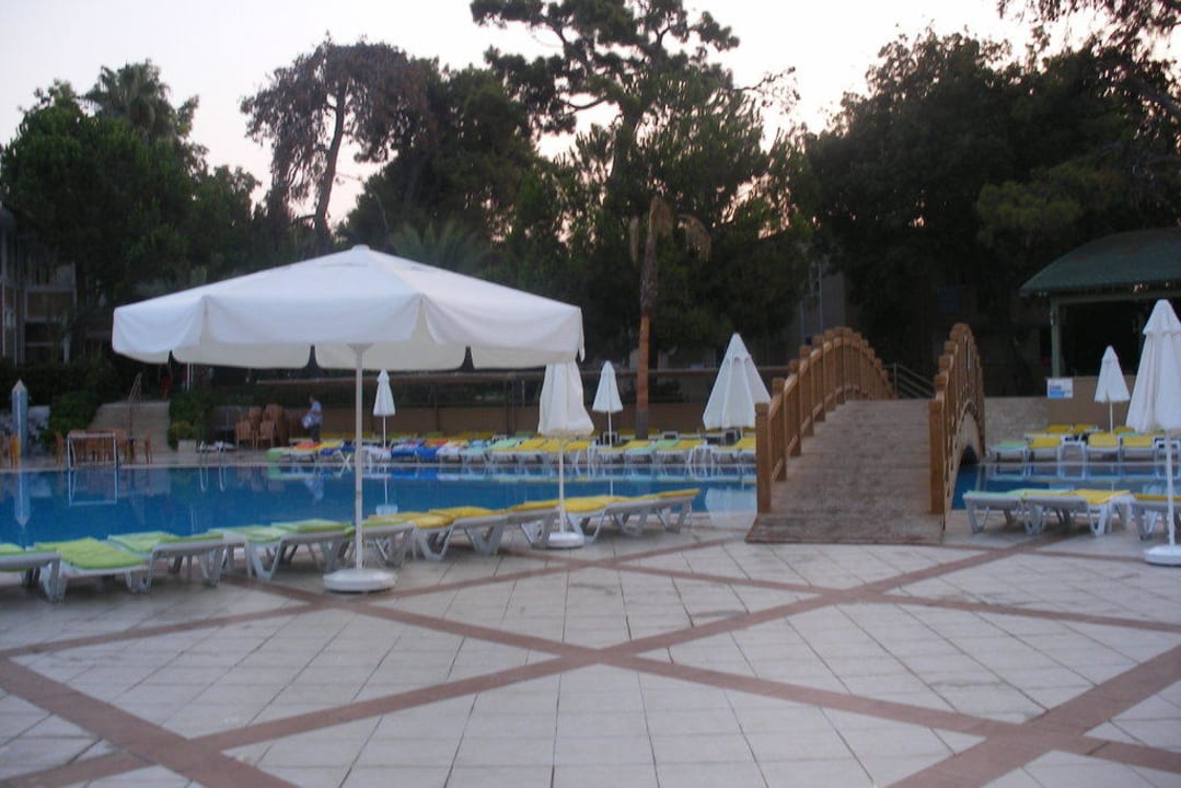 Pool am Abend Club Sidelya Hotel
