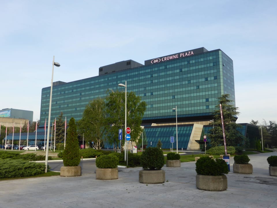 Frontansicht Hotel Crowne Plaza Belgrade