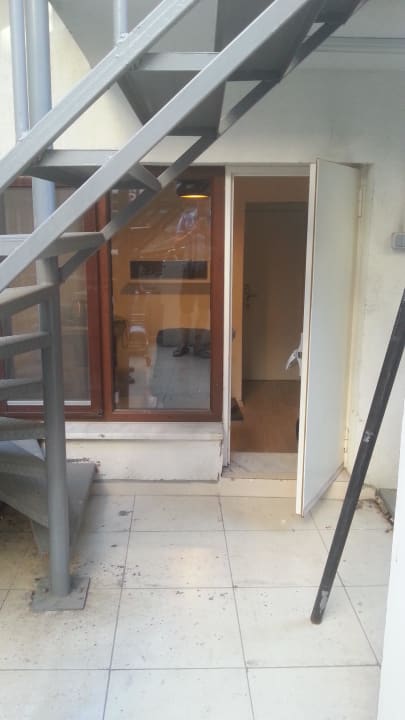 Blick vom Balkon zum Zimmer Apartments Comfort Suite Taksim