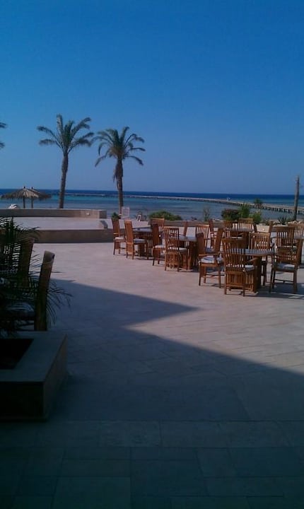 Ein Teil des Restaurants The Breakers Diving & Surfing Lodge