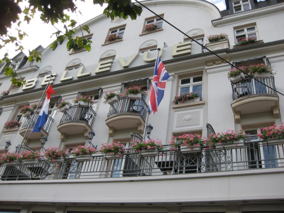 Hotel von aussen Bellevue Rheinhotel
