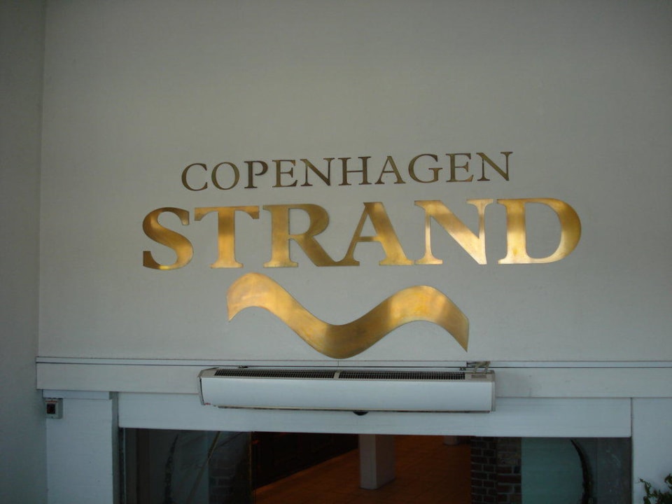 Zum Eingang die Treppe runter Hotel Copenhagen Strand