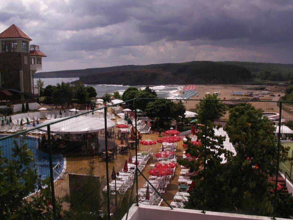 Gitter vor Terrasse Bella Vista Beach Club