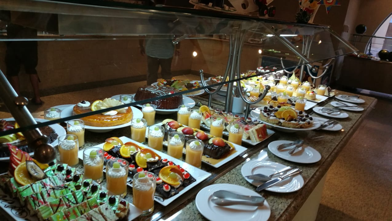 Restaurant Three Corners Equinox Beach Resort