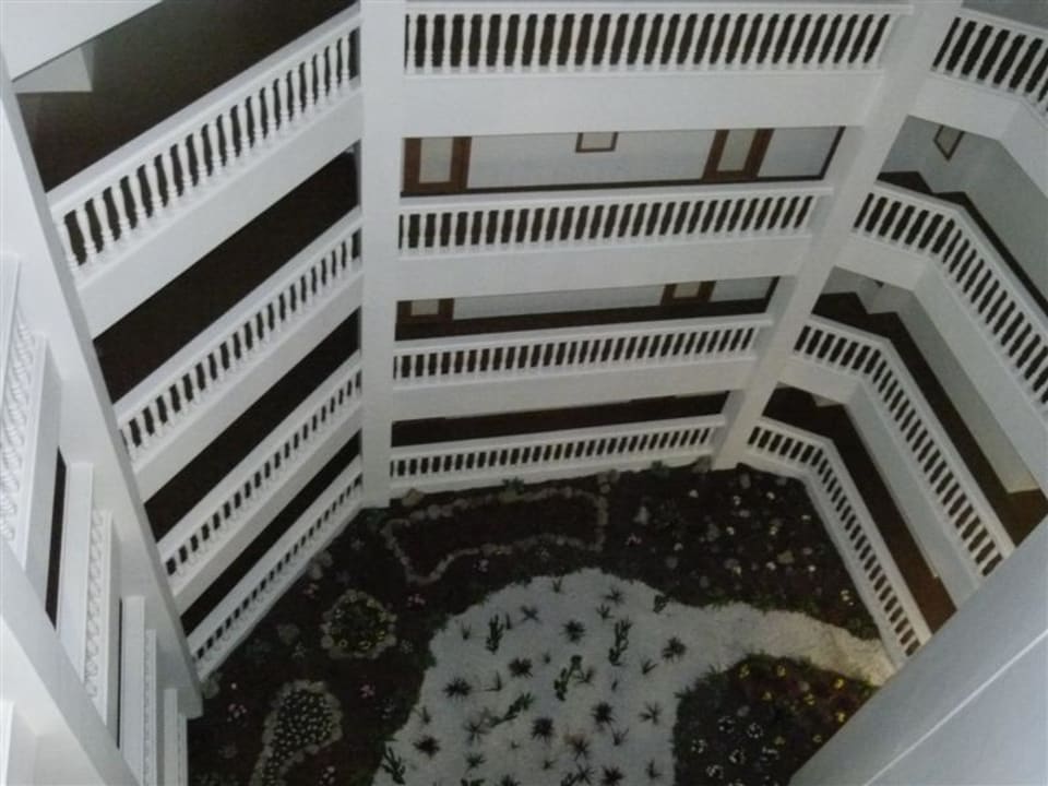 Innenhof des Haupthauses Mira Meridia Beach Hotel