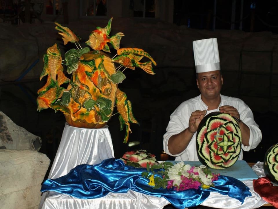 Rzeźbione w owocach King Tut Resort