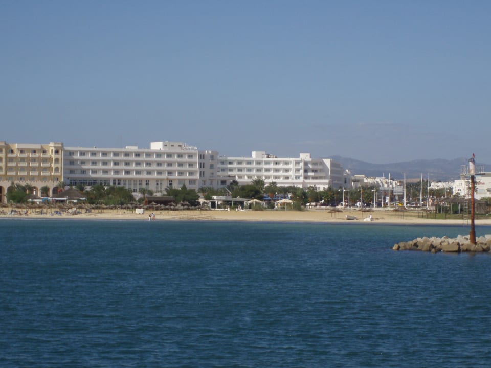 Hotel und Strand vom Schiff aus Laico Hammamet