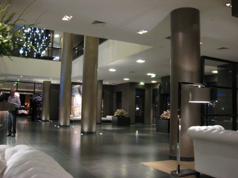 Foyer in modernem Design Hotel Van der Valk Houten Utrecht