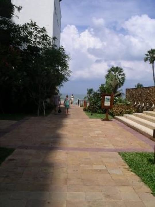 Weg zum Strand Pullman Pattaya Hotel G