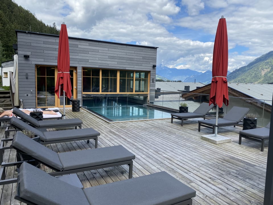 Pool Das Kaltenbach Aparthotel